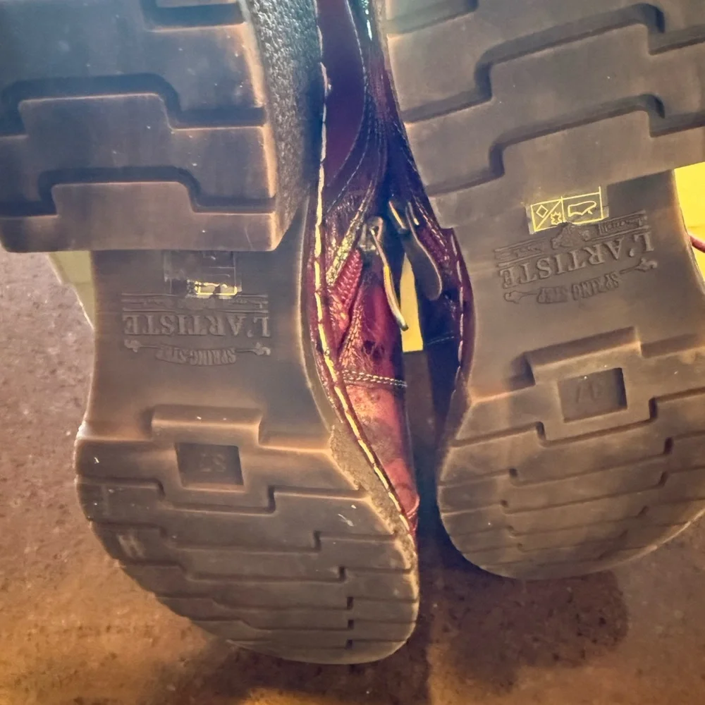 L'Artiste by Spring Step Women's Red Lace Up Boots New In Box extra laces - Picture 4 of 6